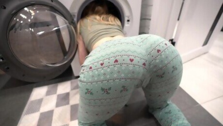 step bro fucked step sister while she is inside of washing machine - creampie